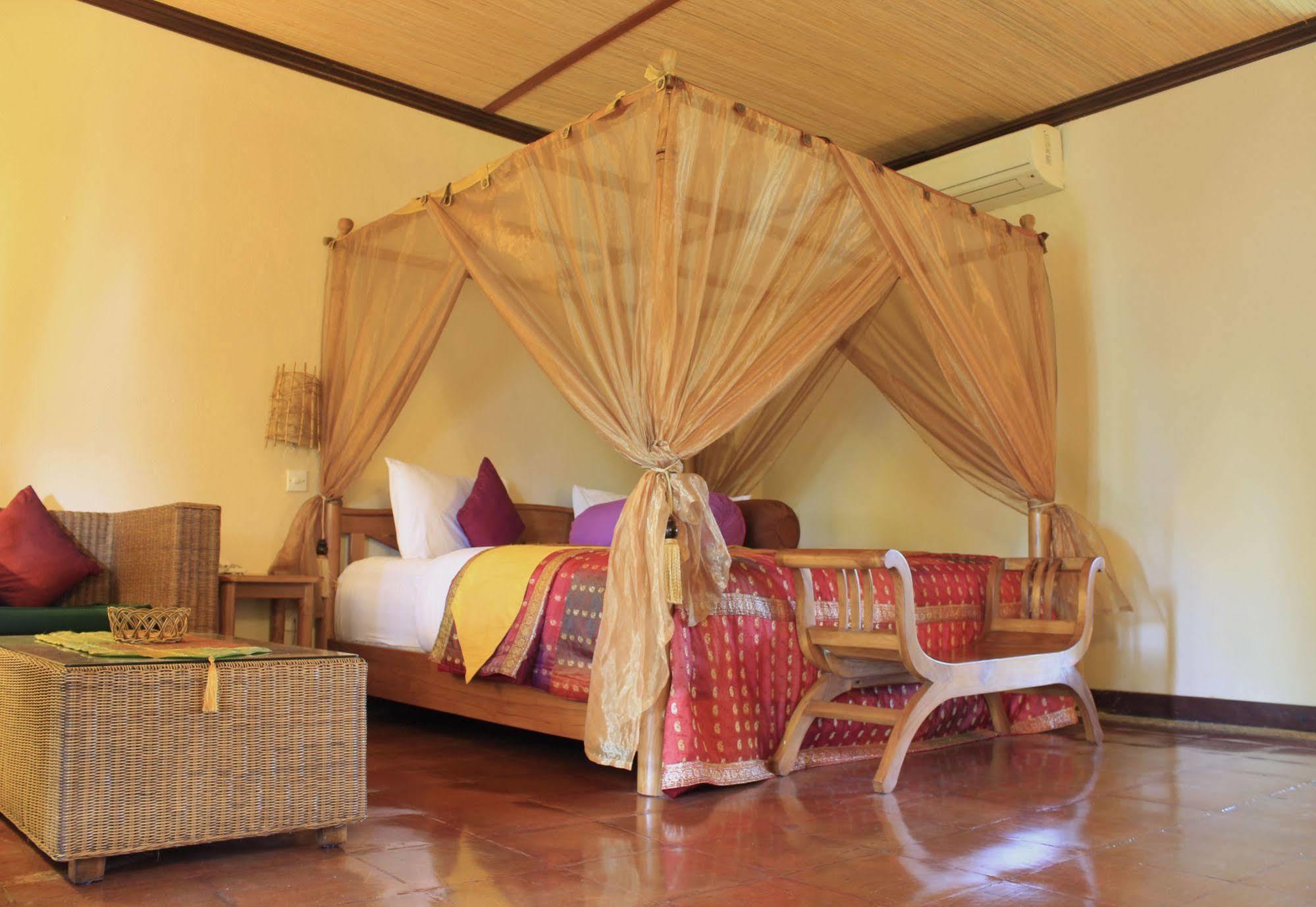 Junjungan Ubud Hotel And Spa Exterior photo